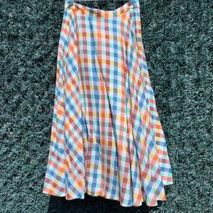 Pleaded colored long skirt